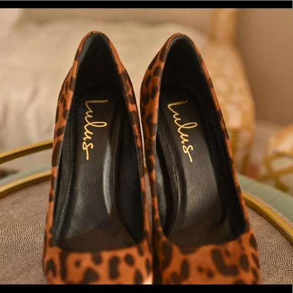 Lulu’s Verra Leopard Suede Pumps - Picture 3 of 9